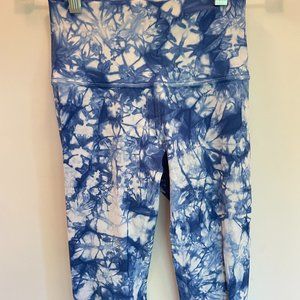 Lululemon Blue Floral Wonder Under Size 2
